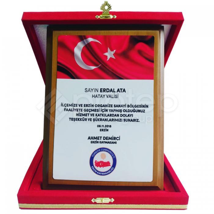 Kırmızı Kadife Ahşaplı Plaket 12x16