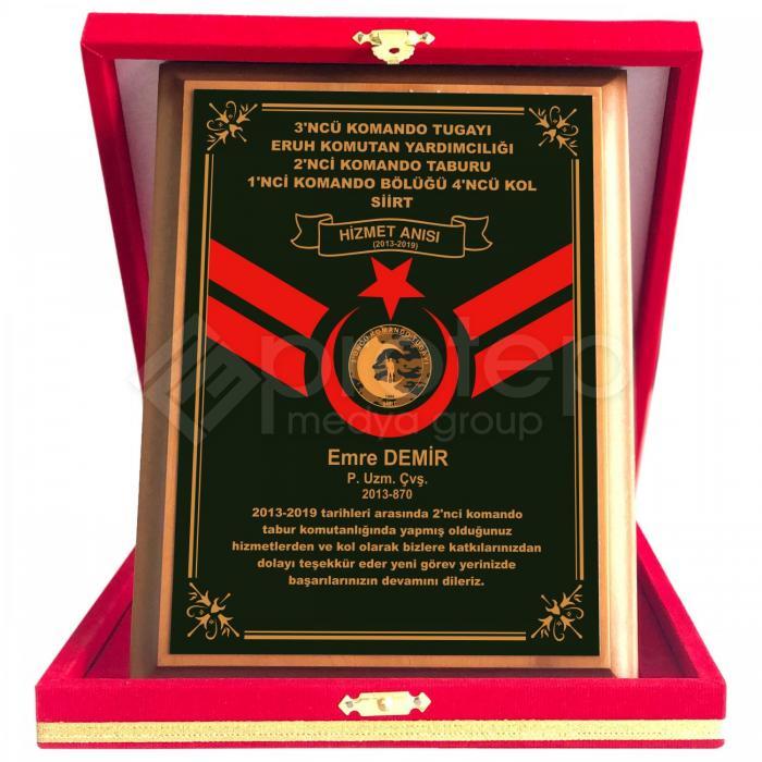 Kırmızı Kadife Kutulu Askeri Ahşaplı Plaket 12x16