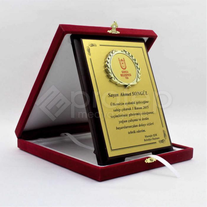 Kırmızı Kadife Kutulu Fasetli Ahşap Plaket 15x20