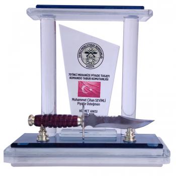 asker-kristal-plaket-bicakli