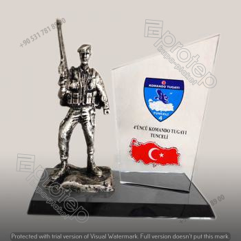 komando-figurlu-kristal-plaket
